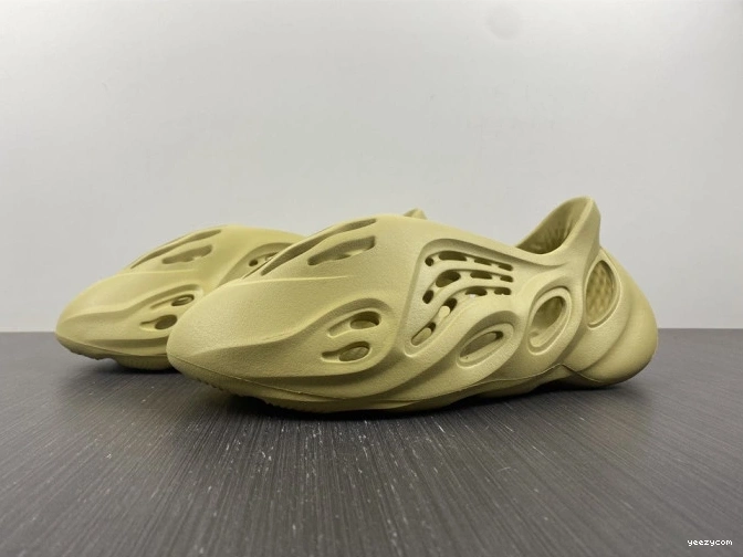 Sulfur Adidas Foam Yeezy RNNR GV6775 1026